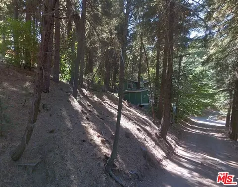 24431 Rockwell Rd, Cedarpines Park, CA 92322