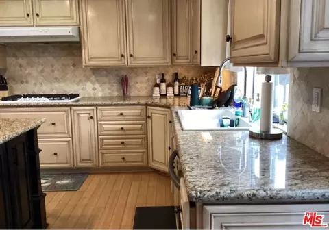 Kitchen - 2865 Briarpatch Dr, Simi Valley, CA 93065 photo 4 of 7