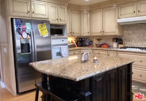 Kitchen - 2865 Briarpatch Dr, Simi Valley, CA 93065 photo 2 of 7
