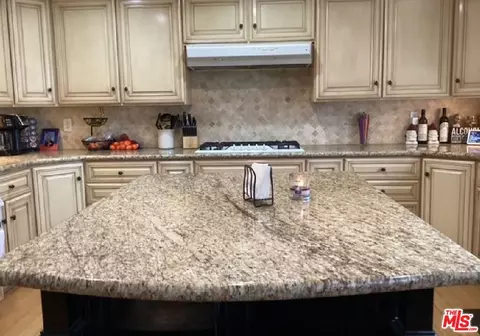 Kitchen - 2865 Briarpatch Dr, Simi Valley, CA 93065 photo 3 of 7