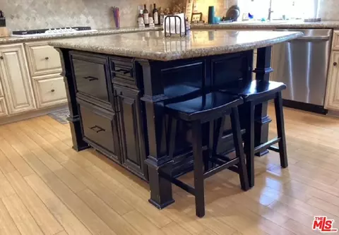 Kitchen - 2865 Briarpatch Dr, Simi Valley, CA 93065 photo 6 of 7