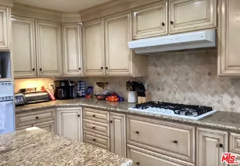 Kitchen - 2865 Briarpatch Dr, Simi Valley, CA 93065 photo 5 of 7