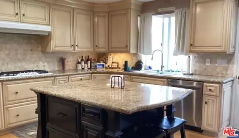 Kitchen - 2865 Briarpatch Dr, Simi Valley, CA 93065 photo 7 of 7
