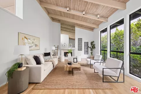 2826 Motor Ave, Los Angeles, CA 90064