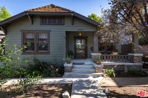 22030 Celes St, Woodland Hills, CA 91364