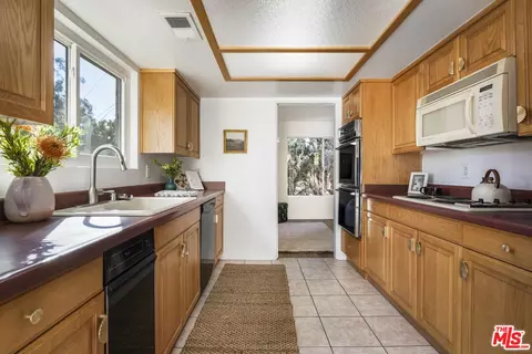 Kitchen - 1534 Margarita Dr, Redlands, CA 92373 photo 2 of 4