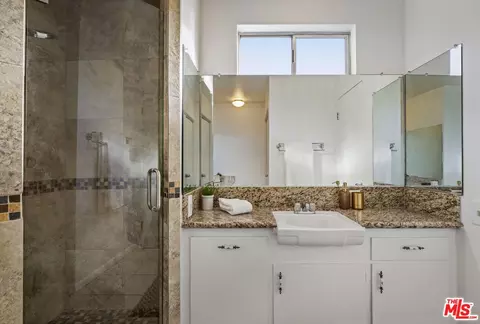 Bath - 1534 Margarita Dr, Redlands, CA 92373 photo 2 of 4