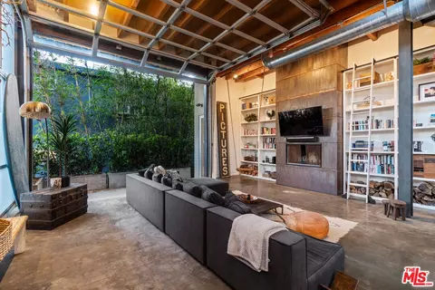25 Brooks Ave #1, Venice, CA 90291
