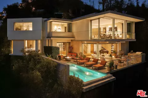 8804 Hollywood Blvd, Los Angeles, CA 90069