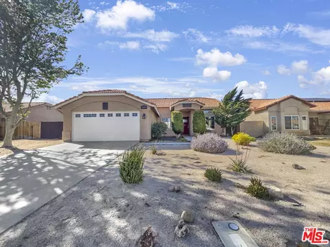 38941 Dianron Rd, Palmdale, CA 93551