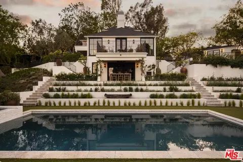 7422 Palo Vista Dr, Los Angeles, CA 90046