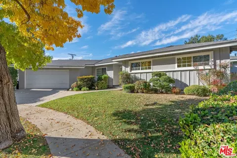 22563 Tiara St, Woodland Hills, CA 91367