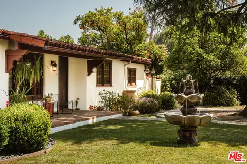 14721 Valerio St, Van Nuys, CA 91405