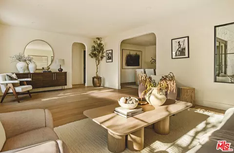 414 N Beachwood Dr, Los Angeles, CA 90004