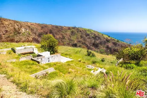 20704 Eagle Pass Dr, Malibu, CA 90265 photo 2