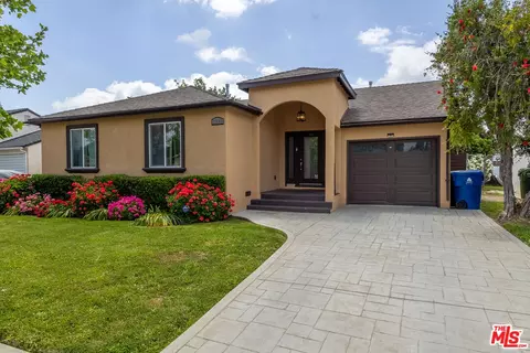 17448 Collins St, Encino, CA 91316