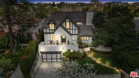 10457 Lindbrook Dr, Los Angeles, CA 90024