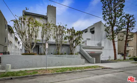 10911 Bluffside Dr #4, Studio City, CA 91604