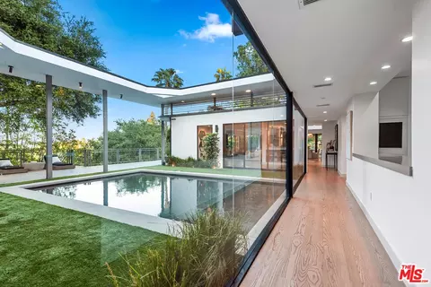 15941 Skytop Rd, Encino, CA 91436