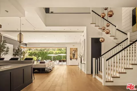 16144 High Valley Pl, Encino, CA 91436
