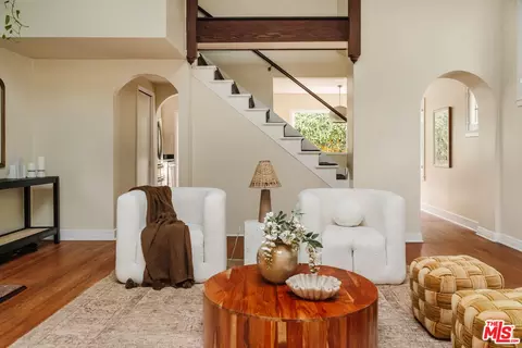 6200 Banner Ave #2, Los Angeles, CA 90038