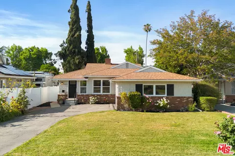 13411 Erwin St, Valley Glen, CA 91401