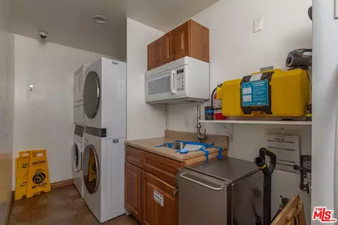 6956 Bertrand Ave, Reseda, CA 91335 photo 21