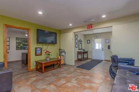 6956 Bertrand Ave, Reseda, CA 91335 photo 5