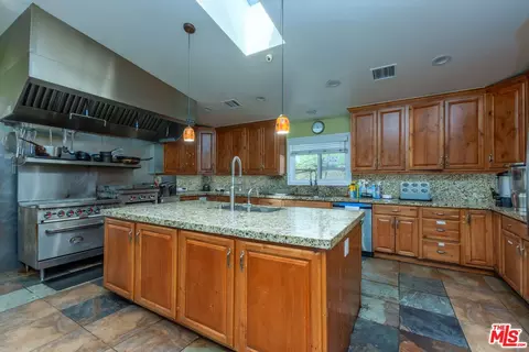 6956 Bertrand Ave, Reseda, CA 91335 photo 12