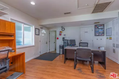 6957 Enfield Ave, Reseda, CA 91335 photo 11