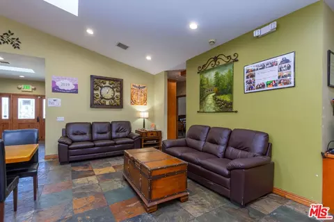 6957 Enfield Ave, Reseda, CA 91335 photo 9