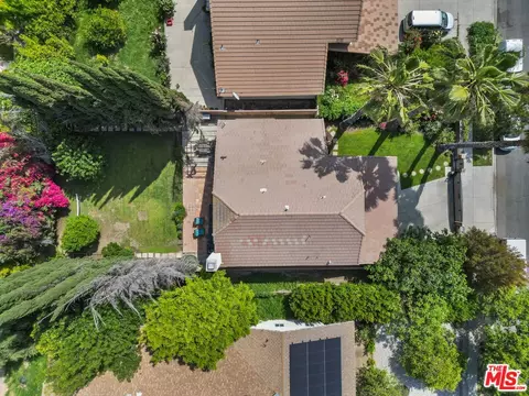 View/Area - 18533 Lanark St, Reseda, CA 91335 photo 1 of 2