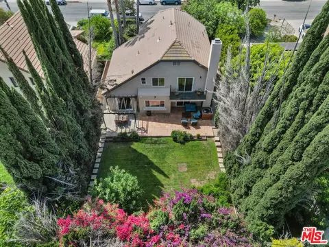View/Area - 18533 Lanark St, Reseda, CA 91335 photo 2 of 2
