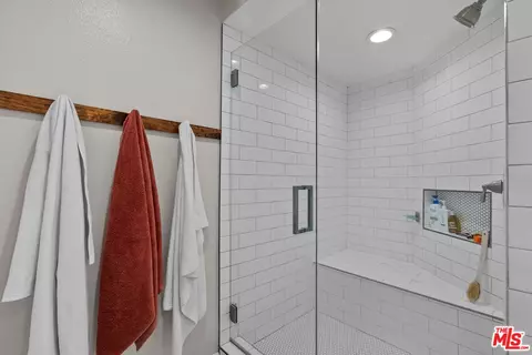 Bath - 18533 Lanark St, Reseda, CA 91335 photo 3 of 4