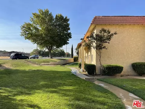 Exterior - 43608 Stanridge Ave, Lancaster, CA 93535 photo 4 of 4