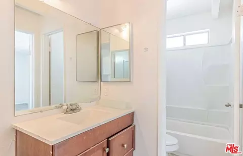 Bath - 43608 Stanridge Ave, Lancaster, CA 93535 photo 1 of 1