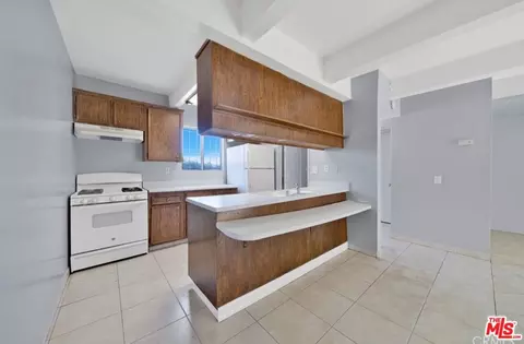 Kitchen - 43643 Stanridge Ave, Lancaster, CA 93535 photo 2 of 2