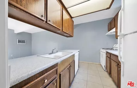 Kitchen - 43643 Stanridge Ave, Lancaster, CA 93535 photo 1 of 2