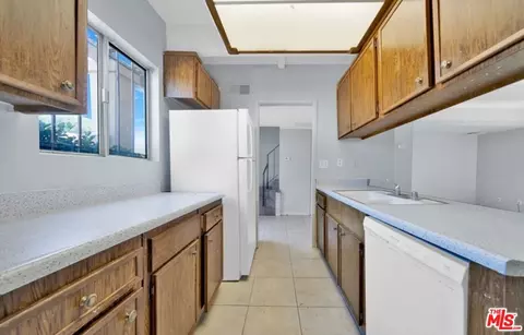 Entry Way - 43643 Stanridge Ave, Lancaster, CA 93535 photo 3 of 4