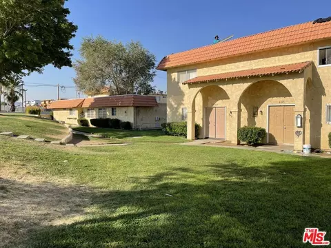 Exterior - 43643 Stanridge Ave, Lancaster, CA 93535 photo 4 of 4