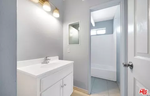 Bath - 43643 Stanridge Ave, Lancaster, CA 93535 photo 2 of 3