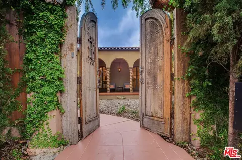 1900 N Serrano Ave, Los Angeles, CA 90027