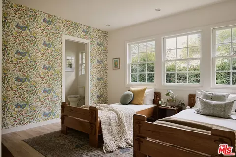 Bedroom - 870 Laguna Rd, Pasadena, CA 91105 photo 4 of 6