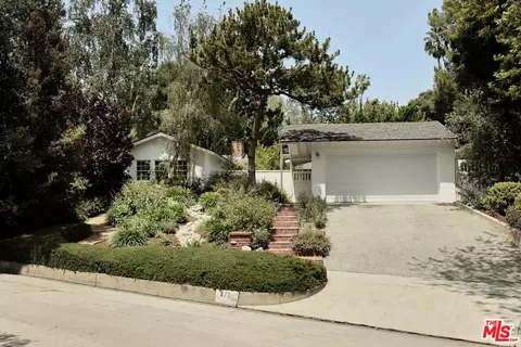 870 Laguna Rd, Pasadena, CA 91105