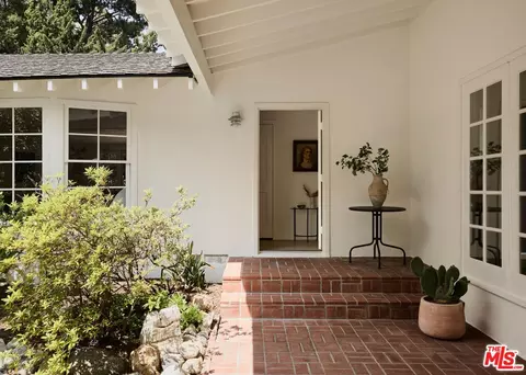 Exterior - 870 Laguna Rd, Pasadena, CA 91105 photo 3 of 13