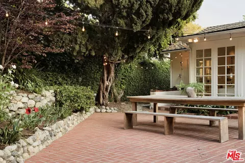 Exterior - 870 Laguna Rd, Pasadena, CA 91105 photo 7 of 13
