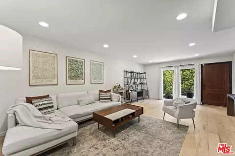 10854 Morrison St #2, North Hollywood, CA 91601