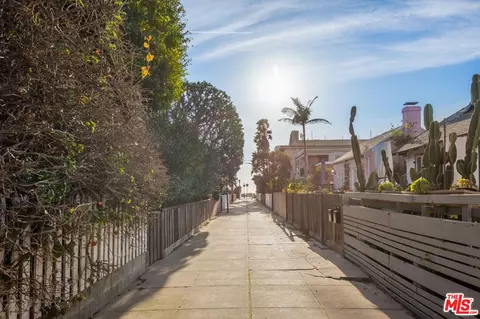 Entry Way - 30 24th Ave, Venice, CA 90291 photo 1 of 2