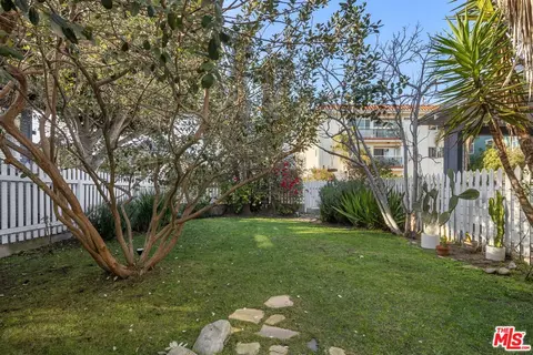 Exterior - 30 24th Ave, Venice, CA 90291 photo 6 of 7