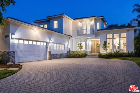 17400 Oak Creek Ct, Encino, CA 91316